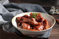 Khi đã hoàn thành thì dọn ra dĩa và dùng nóng ngay thôi nào!