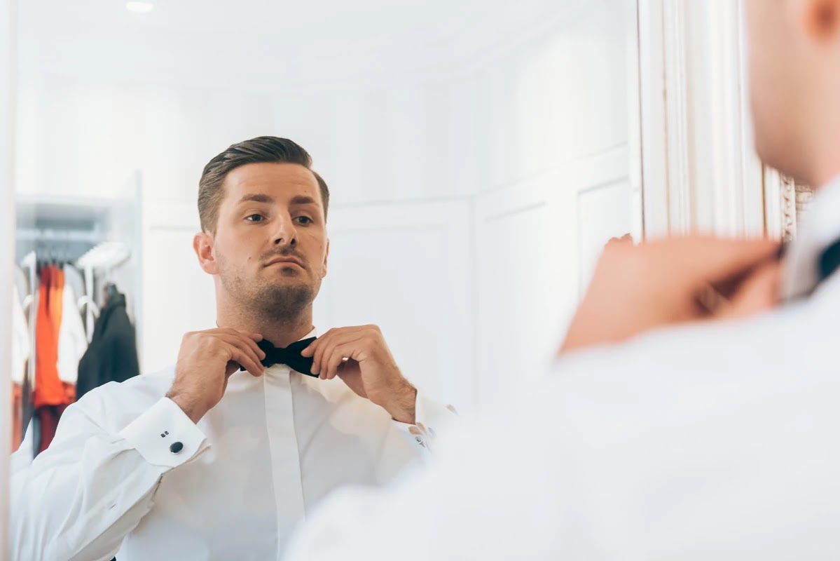 Bräutigam mit Trauzeugen