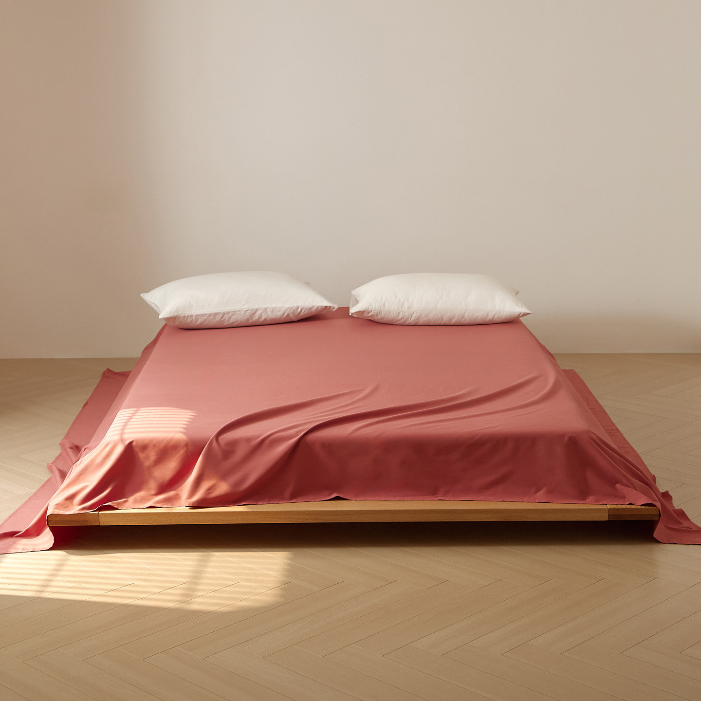 Bed sheet made from brushed long-staple cotton