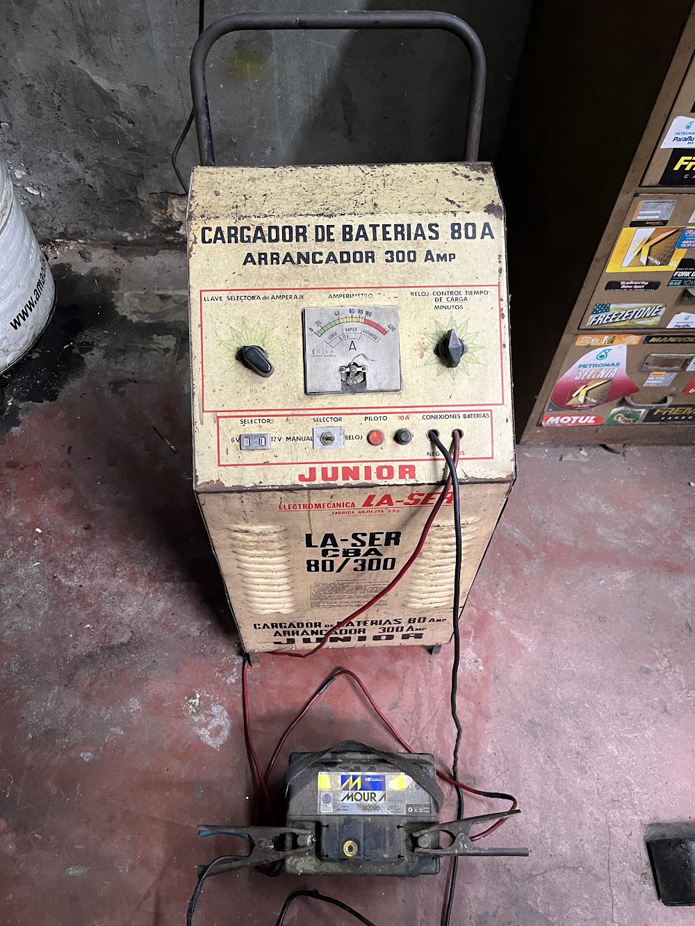 Cargador de baterías automotriz