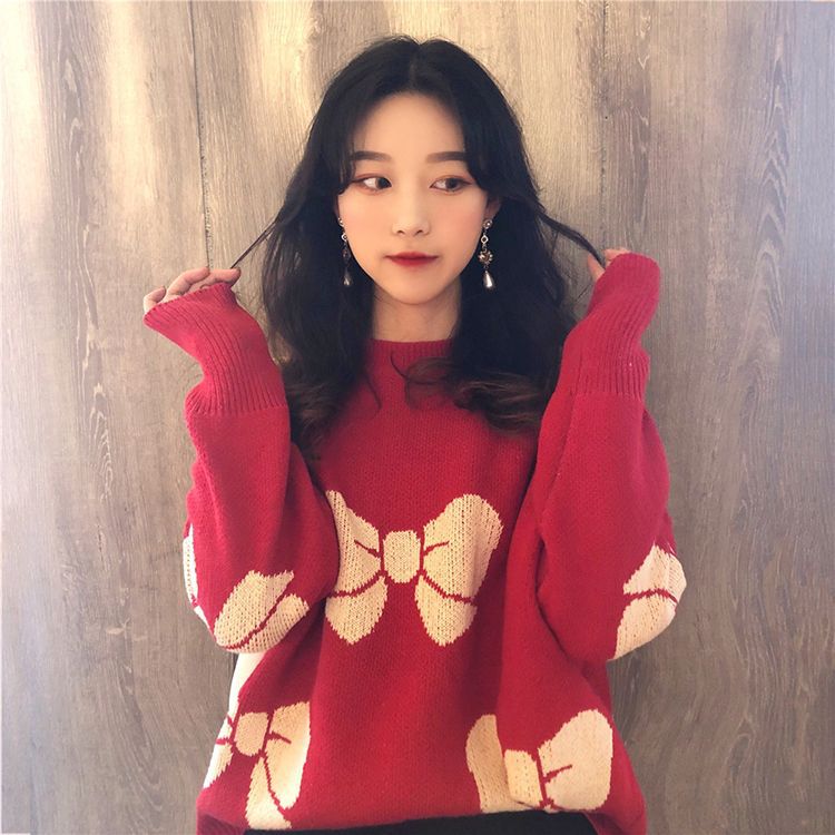 Loose-knit sweater with Christmas embroidery