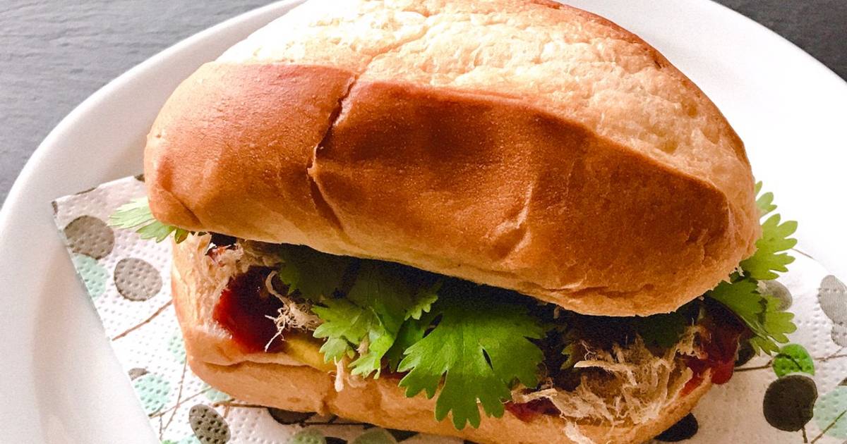 Bánh Mì Ngọt Kẹp Chà Bông