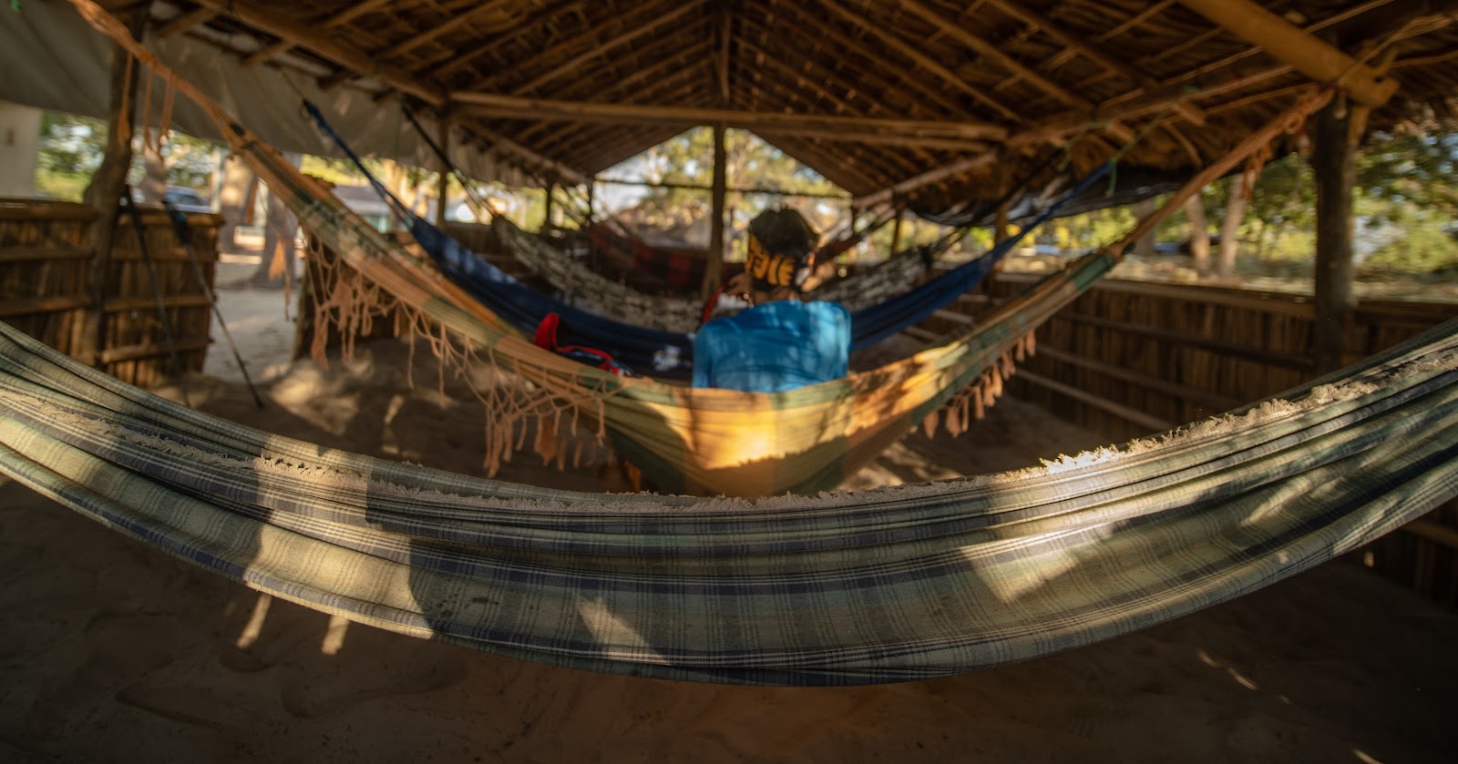 Redes armadas em acampamento da expedição