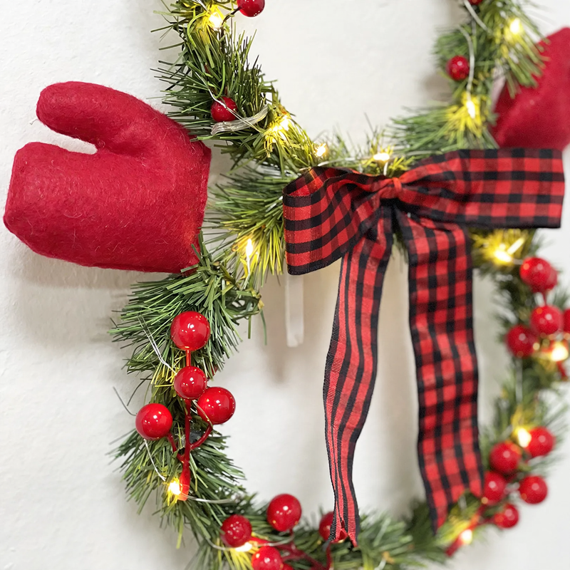 Christmas wreath with snowman motif