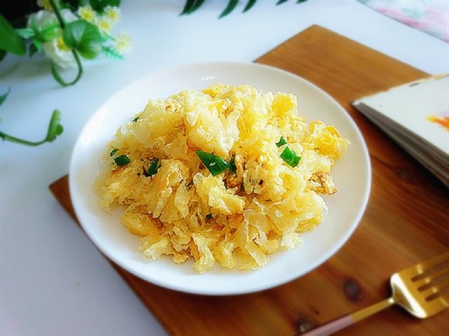 Nấm Tuyết Chiên Trứng Gà