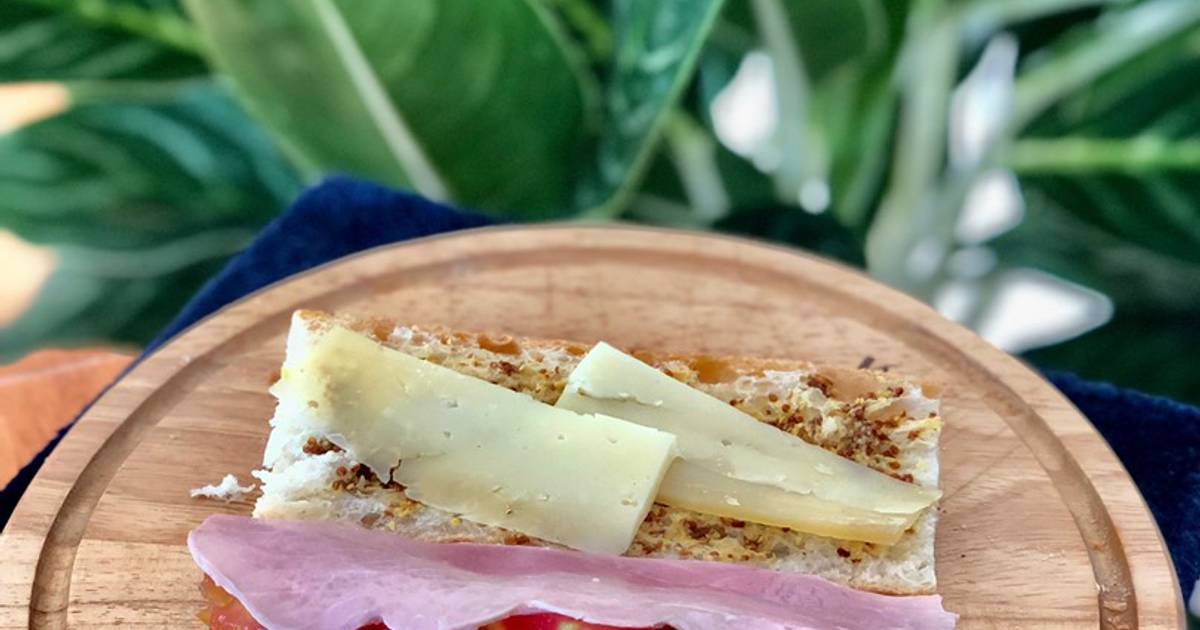Bánh mì thịt nguội và phô mai 🧀 🥓 🍅 🥬