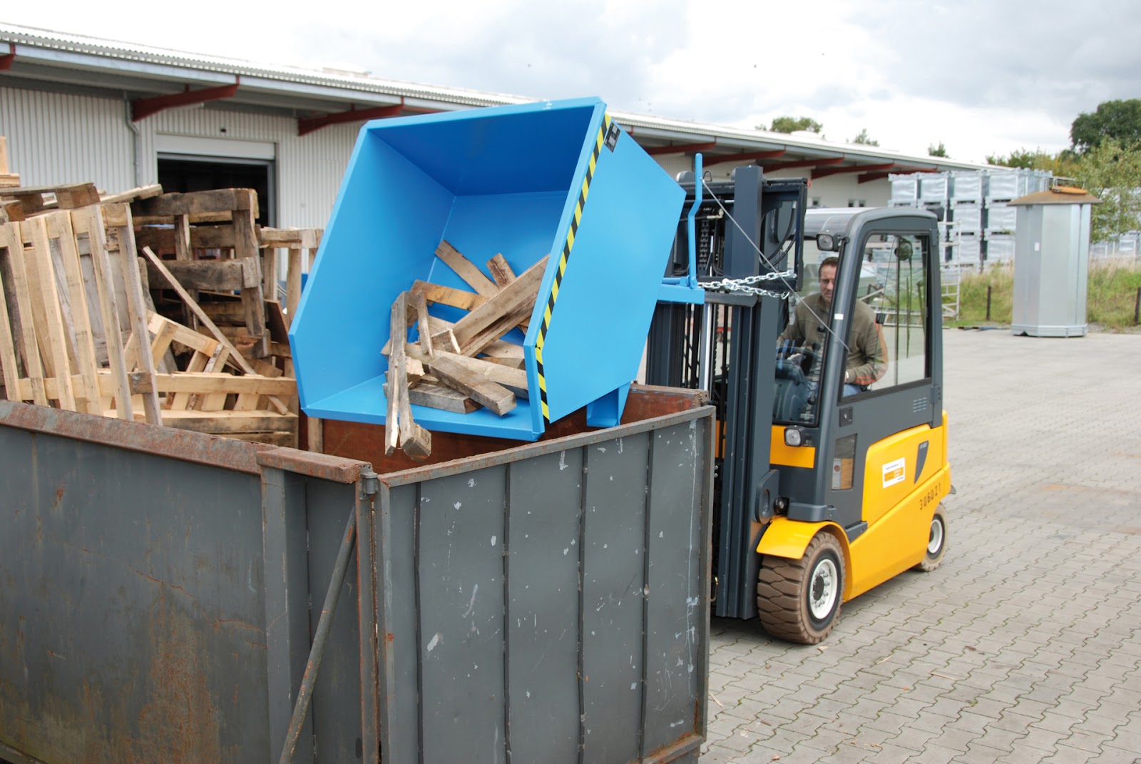 Kiepcontainer GU 300, gelakt, Resedagroen