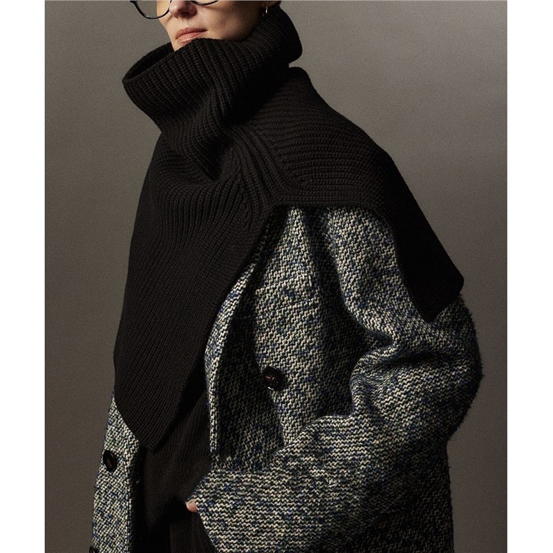 Knitted shoulder warmer made of merino wool with slit