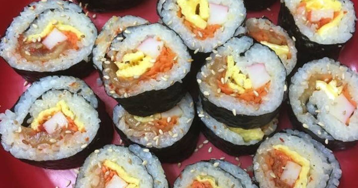 Cơm cuộn rong biển kim chi (김치김밥)