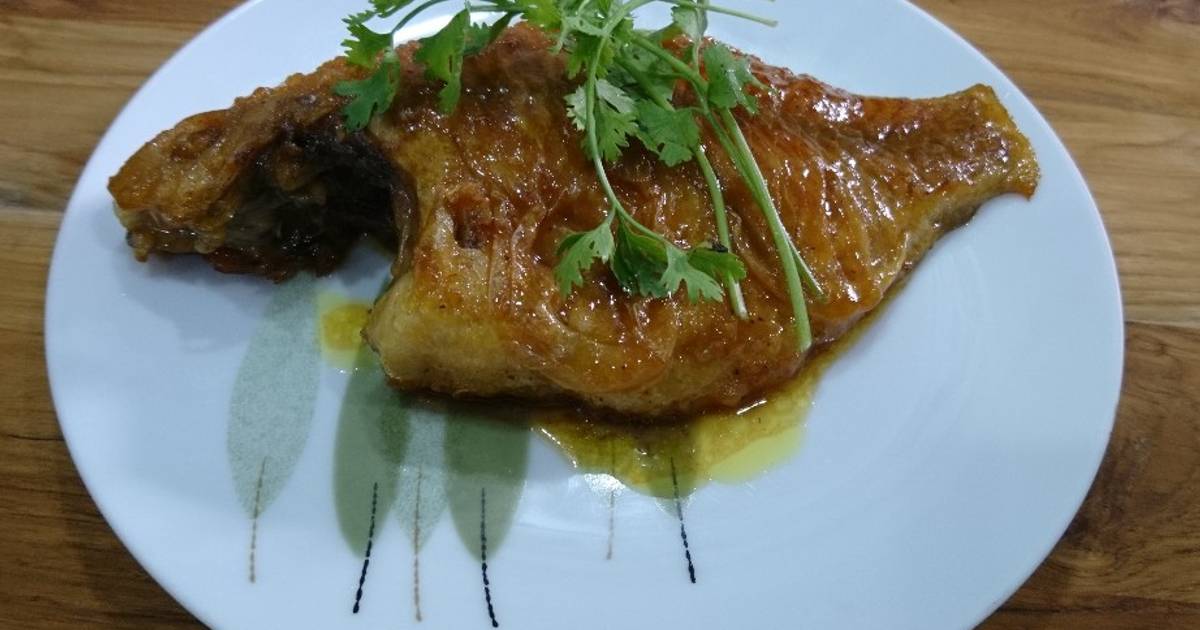 Cá điêu hồng chiên sốt chanh leo