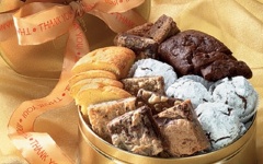 Lấy bánh ra, để nguội ăn mới ngon. Bánh phải nứt như thế này mới đúng kiểu bánh cookies truffle nè!