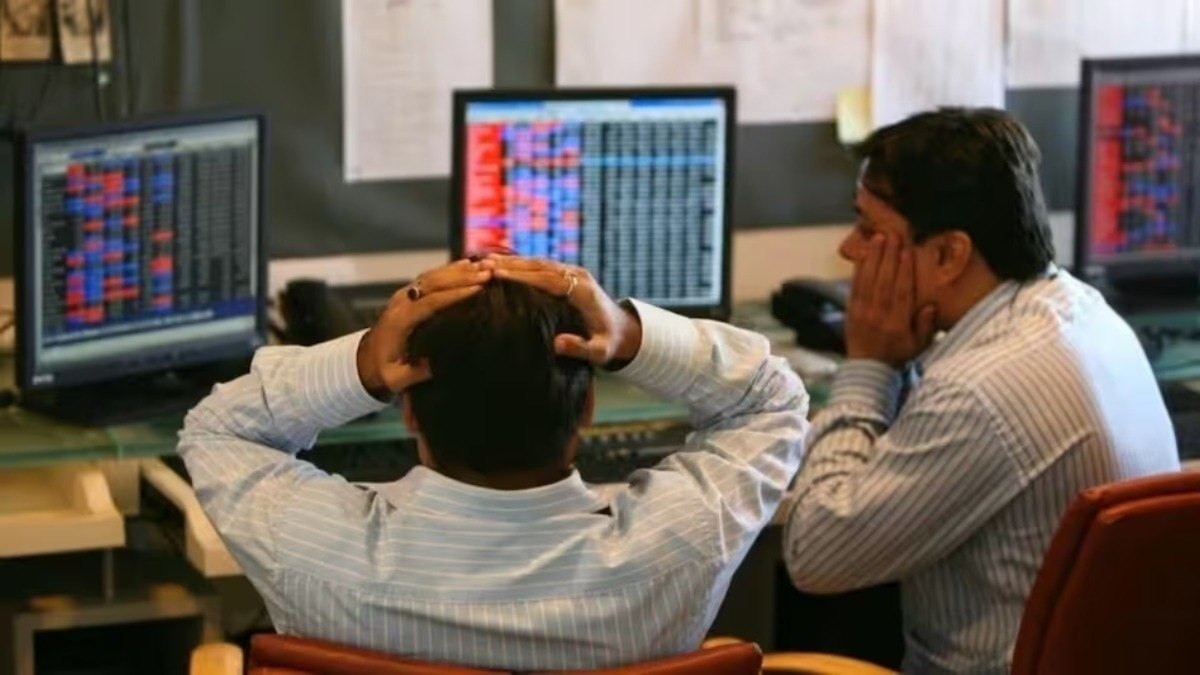 Sensex Plunges 900 Points as ₹5 Lakh Crore Wiped Out