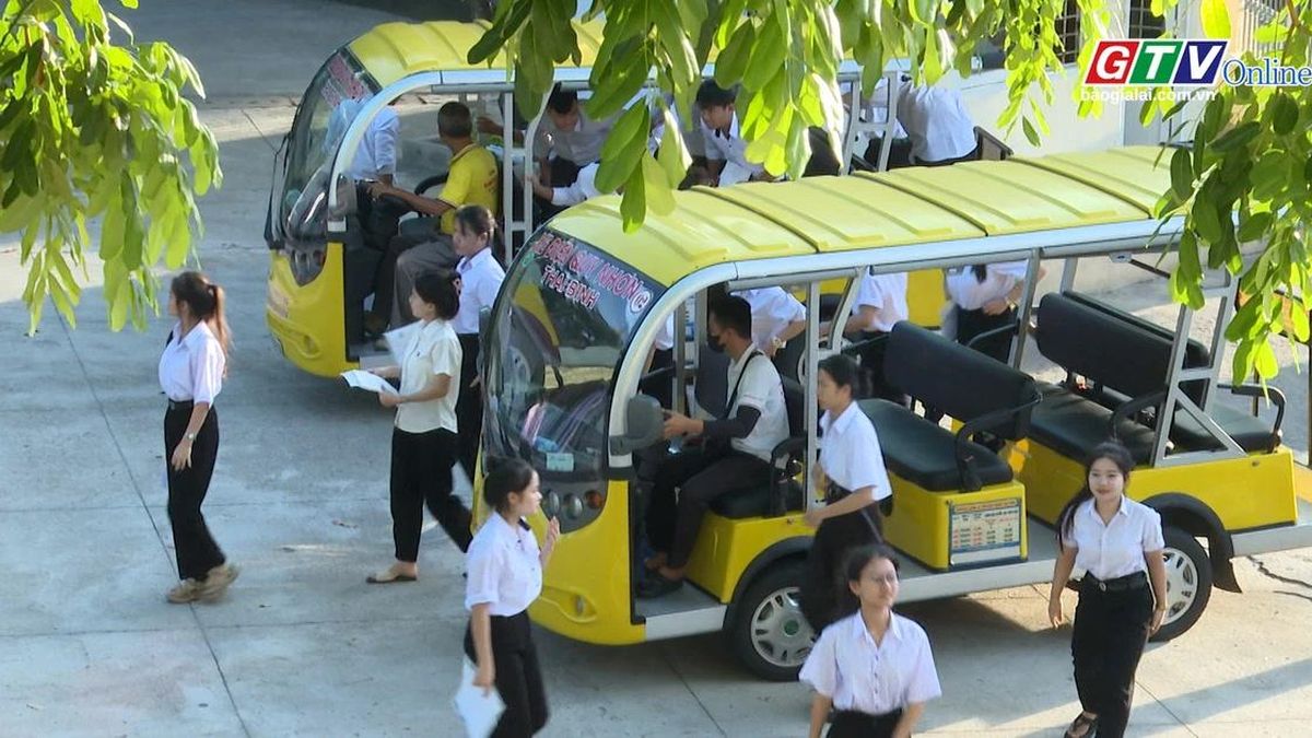 Chuyến xe đặc biệt của mùa thi - Báo Gia Lai
