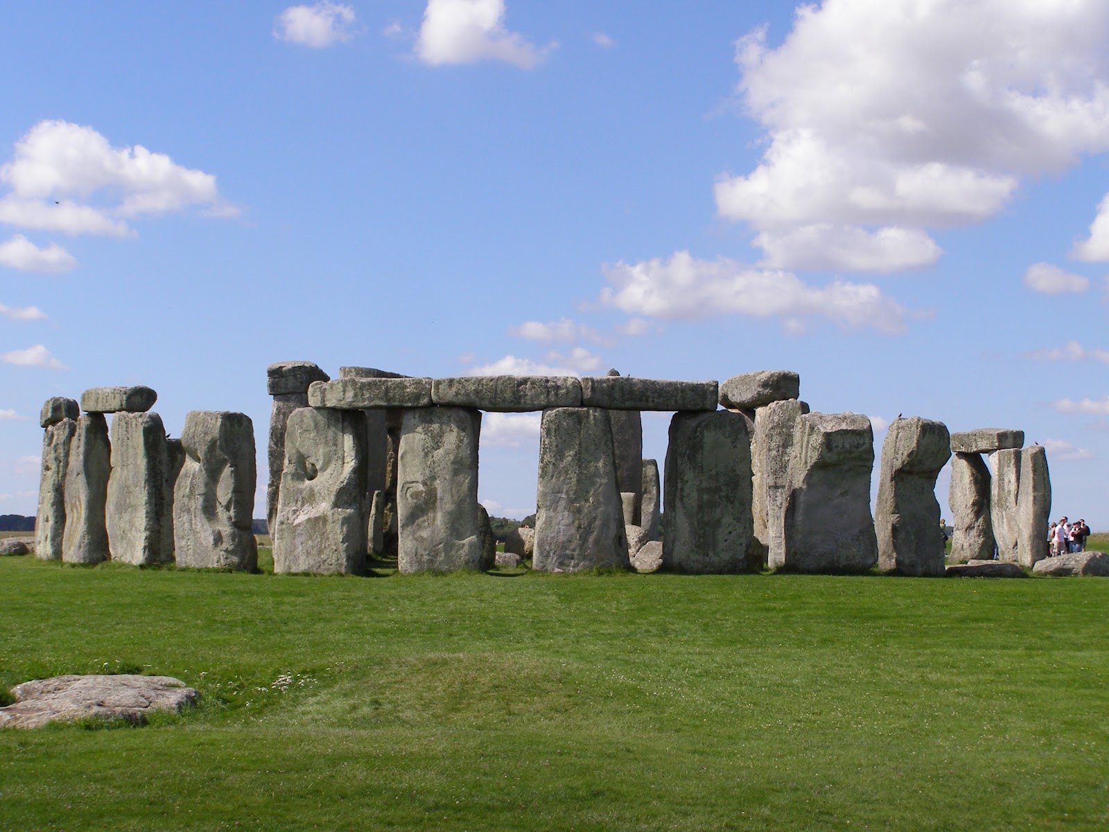 Stonehenge: Megalitik Ikonik Budaya dan Destinasi Wisata Dunia