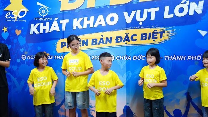 Ảnh tập thể phiên bản đặc biệt tại Chùa Đức Sơn