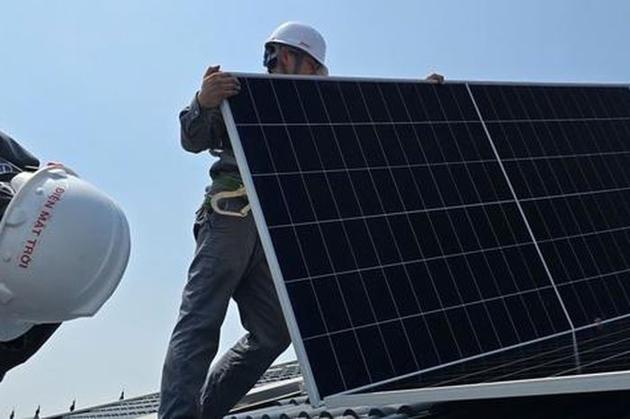 Ngành điện TPHCM hướng dẫn thủ tục lắp điện mặt trời mái nhà - Báo Người Lao Động