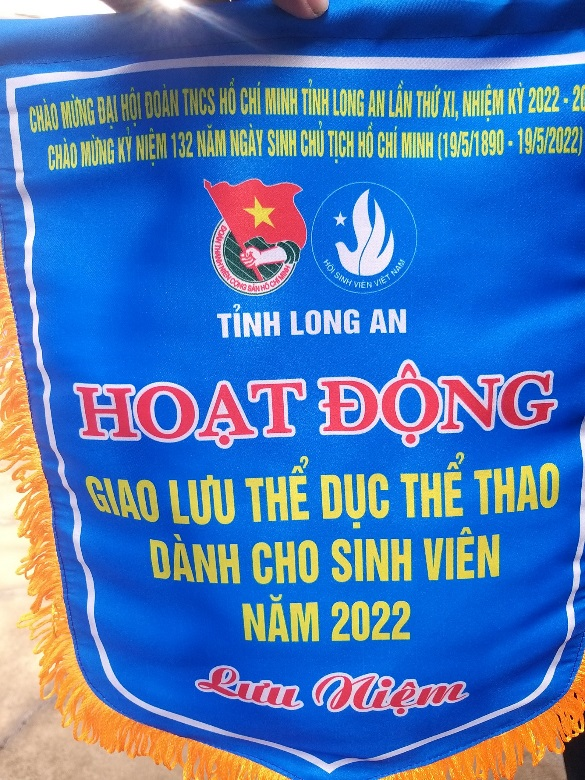 Cờ lưu niệm cùng chương trình