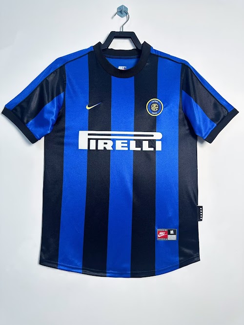 Equipación local del Inter de Milán 1999.jpeg