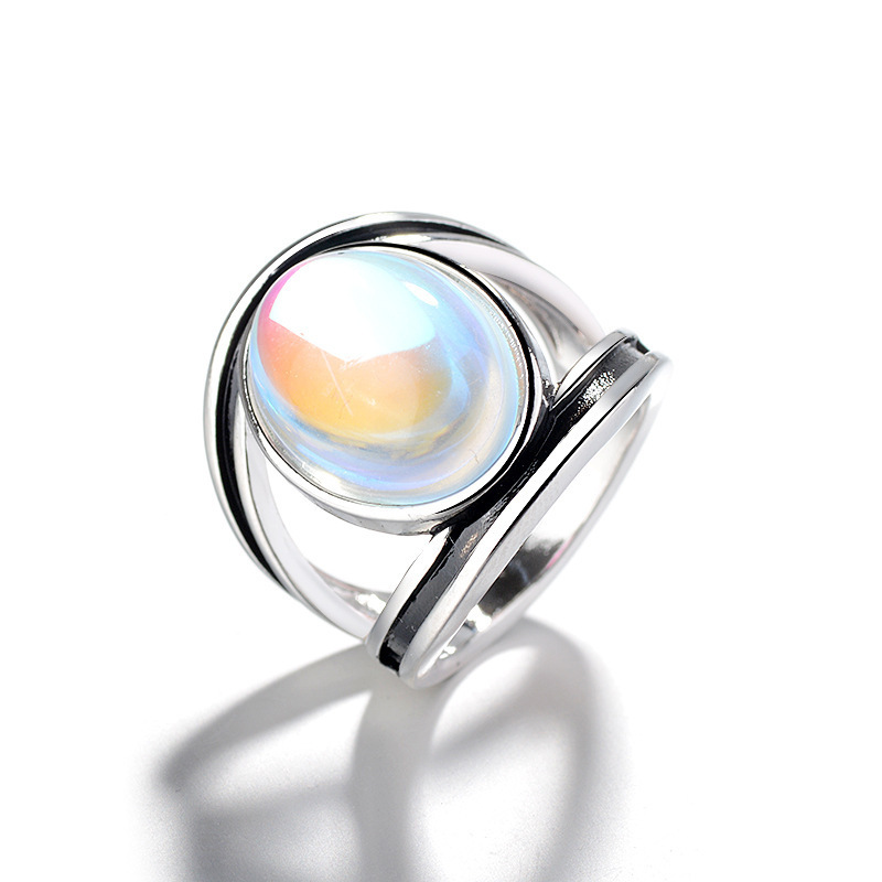 Ring mit Mondstein-Verzierung