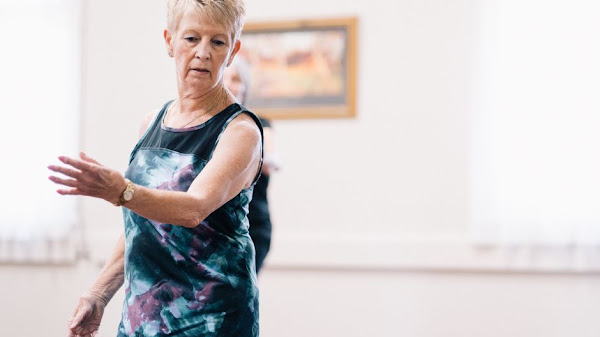 Dançar para expulsar o Parkinson: a terapia que reprograma o cérebro além da medicação