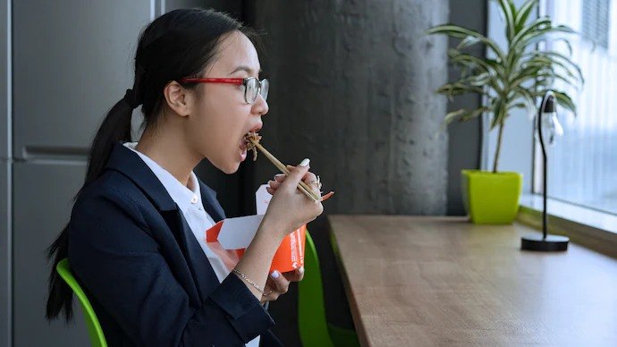 1 extra minute at lunch, 60 minutes of unpaid work? Viral notice says ‘eat faster’