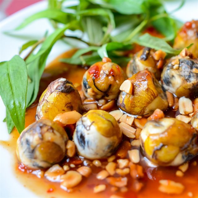 Cút Lộn Xào Me Tại Nhà