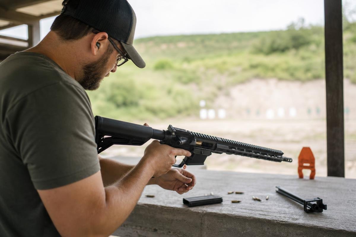 AR-15 safety clearing and chamber inspection procedure