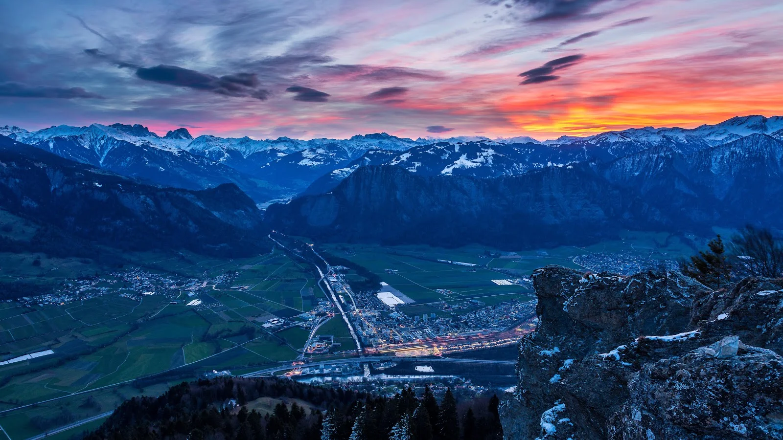 Snowy Mountain Valley At Sunset - Landscape Photography 5K Wallpaper (5120x2880)