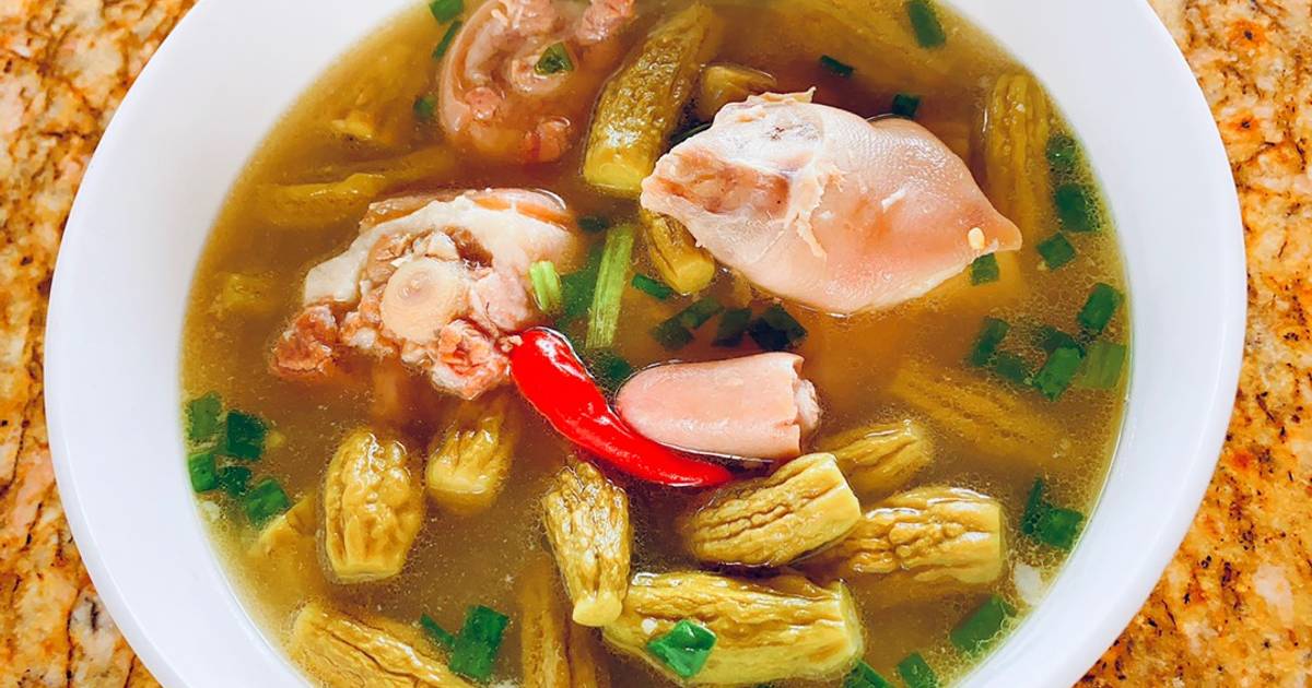 Khổ qua nhỏ hầm móng, giò, đuôi heo 😋