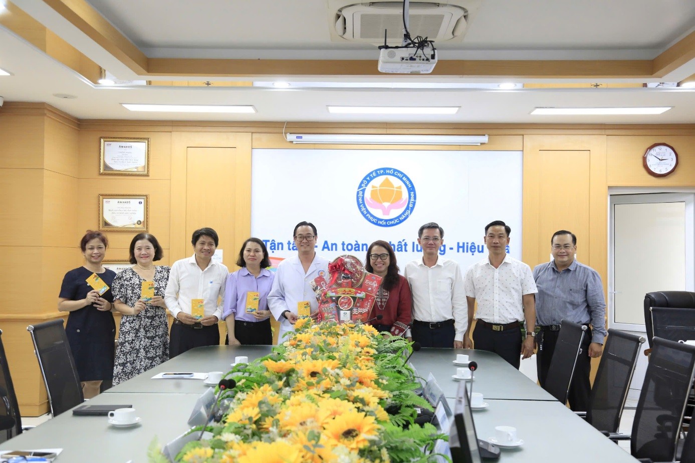 Lãnh đạo phường chăm lo tết cho các đơn vị phục vụ và đào tạo tết Bính Ngọ năm 2026