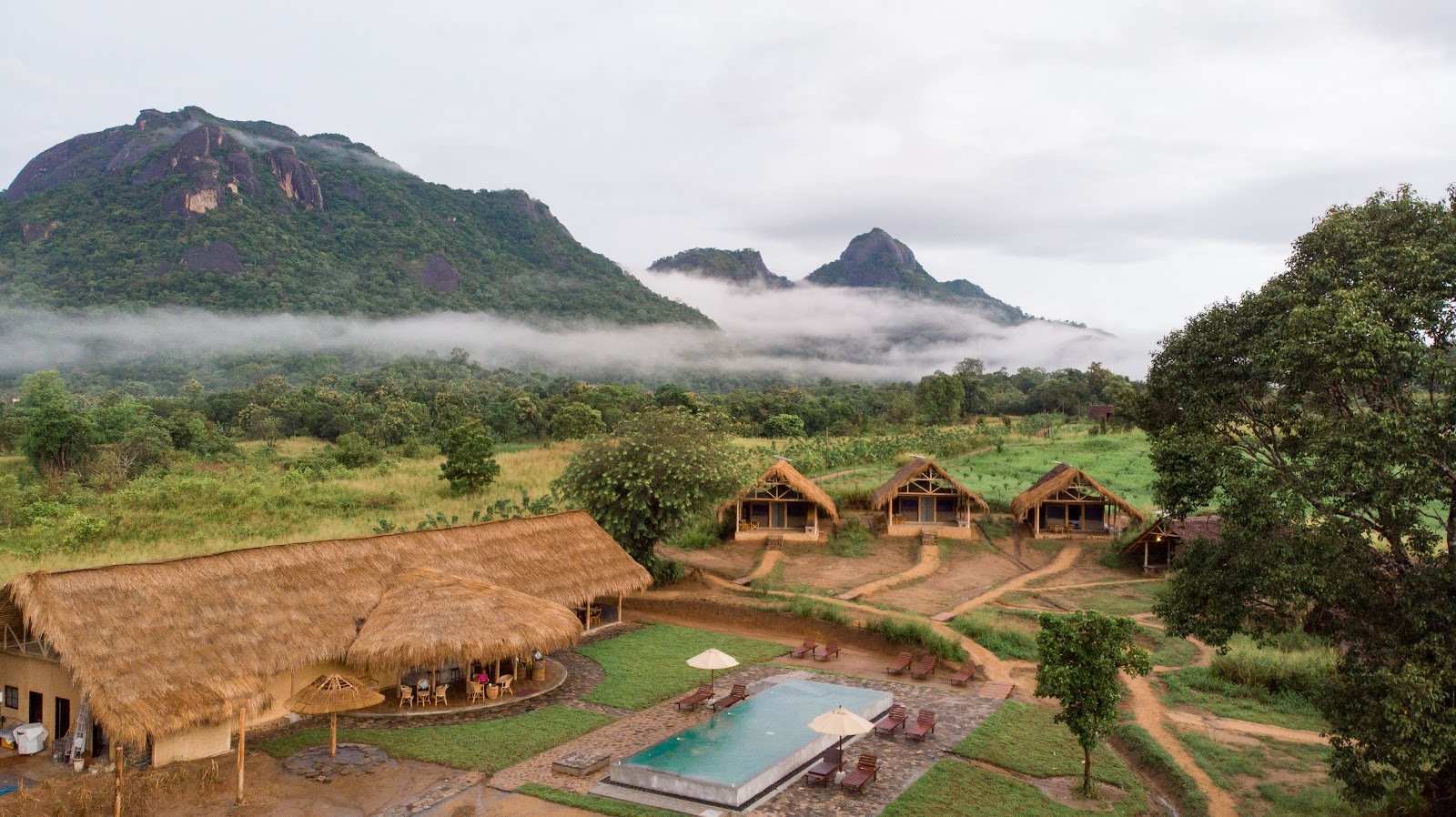 Wild Glamping Gal Oya beneath the mountains