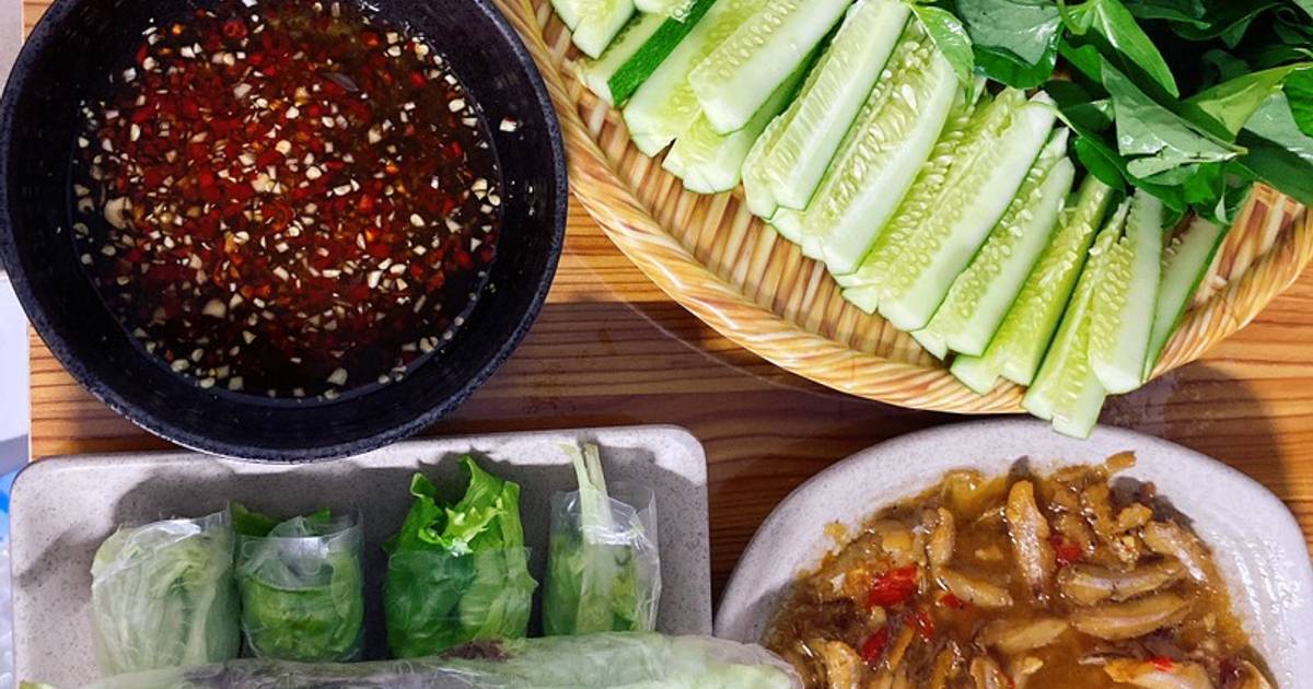 Cá kho cuốn bánh tráng