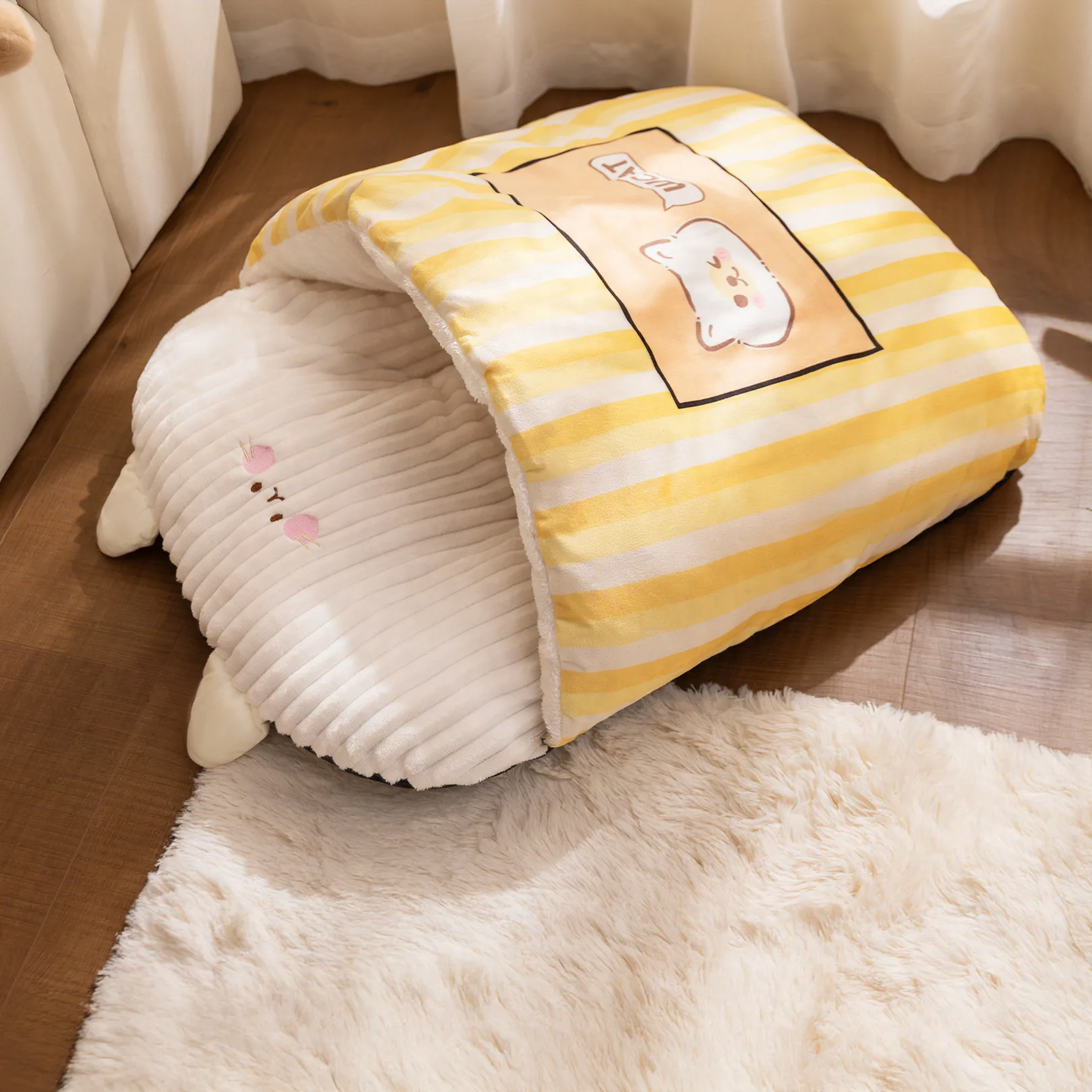Cat sleeping bag with bear motif, warming