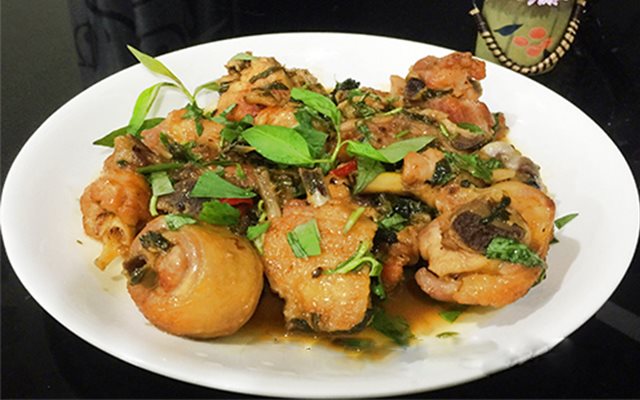 Gà Kho Rau Răm