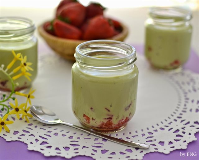Panna Cotta Dâu Tây Trà Xanh