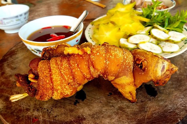 Giò Heo Muối Nguyên Chân Chiên Giòn