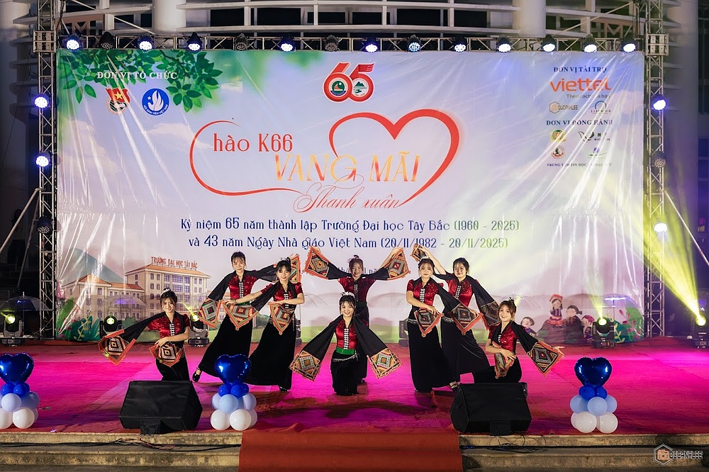 Đêm nhạc hội “Vang mãi thanh xuân”