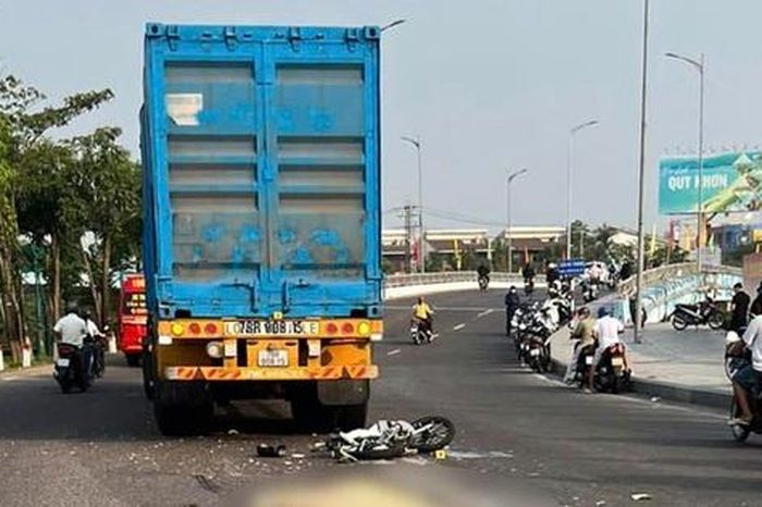 Clip: Tai nạn giữa xe máy và xe đầu kéo, nữ sinh ở Gia Lai tử vong tại chỗ - Báo Người Lao Động