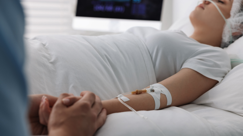 Chết lâm sàng là gì? Chết lâm sàng là một thuật ngữ y khoa dùng để mô tả tình trạng ngừng hoạt động của các chức năng sống cơ bản
