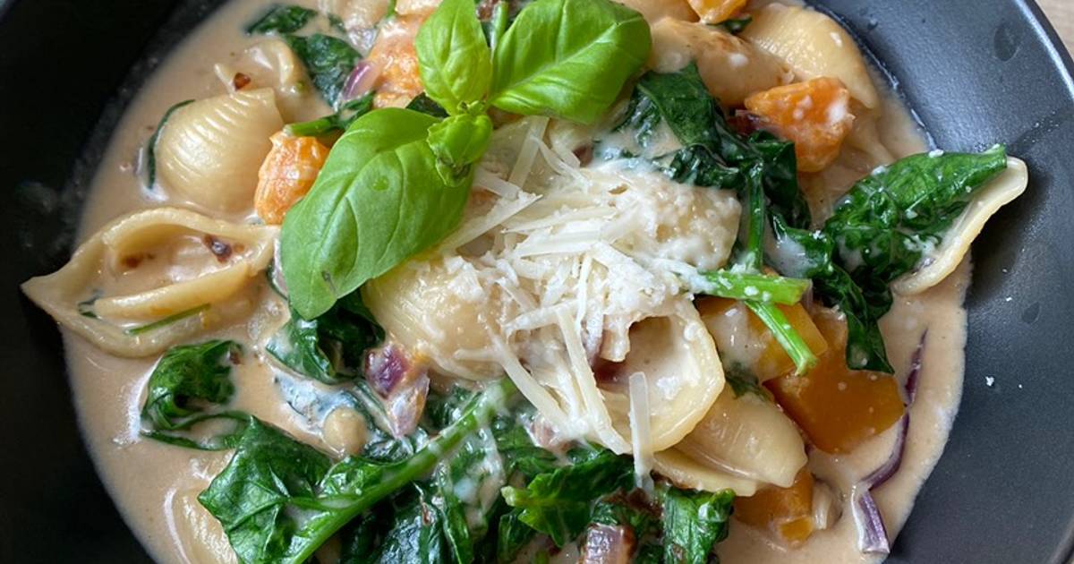 Creamy pasta with veggies