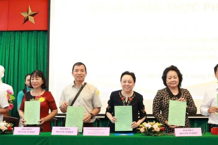 TPHCM: Hơn 300 đơn vị cung ứng suất ăn trường học cam kết tuân thủ an toàn thực phẩm - Báo Sài Gòn Giải Phóng