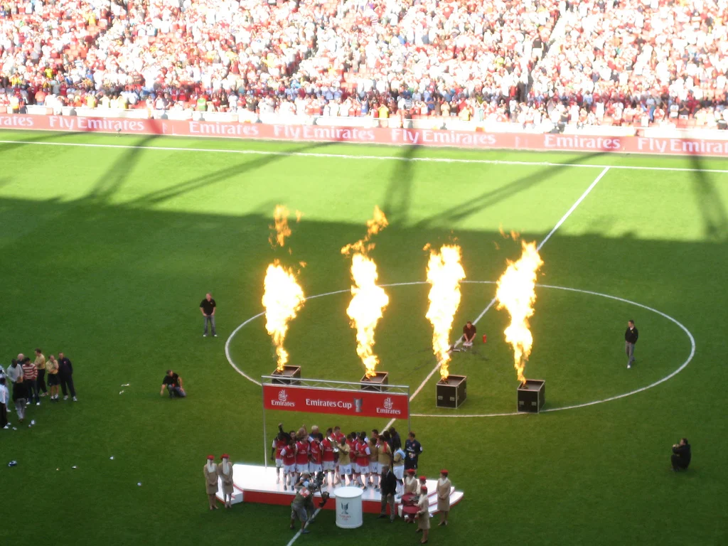 Stadion Emirates saat pertandingan sepak bola berlangsung.