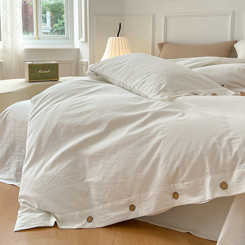 Bedding set made of washed cotton with button closure