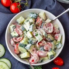 Cho salad ra đĩa và thưởng thức thôi nào. Món salad cà chua dưa leo không chỉ ngon, mát mà còn cung cấp nhiều vitamin cho cơ thể bạn, đặc biệt là trong những ngày hè nắng nóng này.
