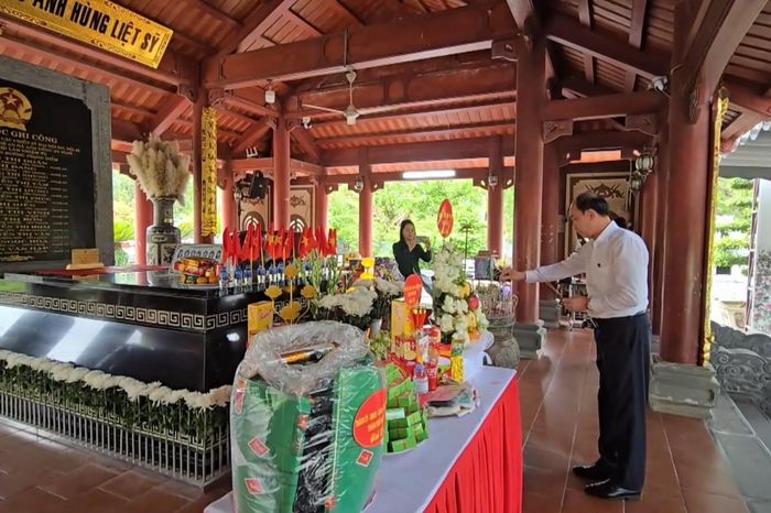 Đoàn công tác TP. Hà Nội dâng hương tưởng niệm Chủ tịch Hồ Chí Minh và các Anh hùng liệt sĩ tại tỉnh Nghệ An - Đài Phát thanh và truyền hình Hà Nội