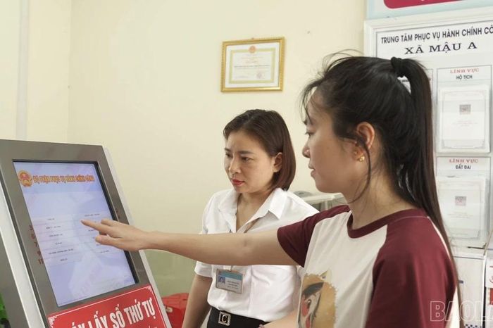 Xây dựng văn hóa phục vụ trong cán bộ, công chức ở xã Mậu A - Báo Lào Cai