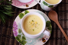 Nấu súp thêm lần nữa cho sôi, nêm nếm gia vị vừa ăn là hoàn thành rồi đó. Bạn chỉ cần múc súp ra chén và cho bé thưởng thức thôi nè. Món súp bắp bơ béo thơm này vừa làm nhanh vừa ngon dành cho bé đấy.