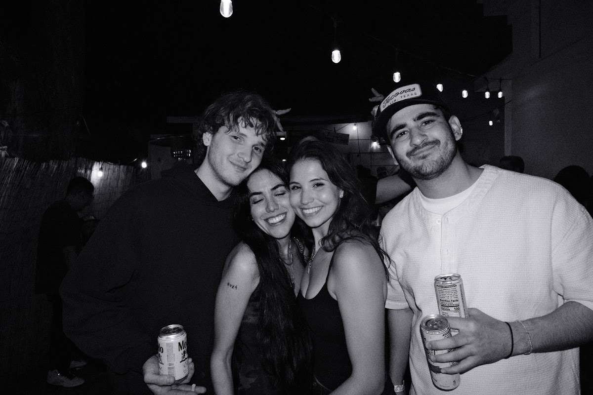 @tlau.photos_thelostandunfounds_2026-04-03_austin_last_night_noir_009