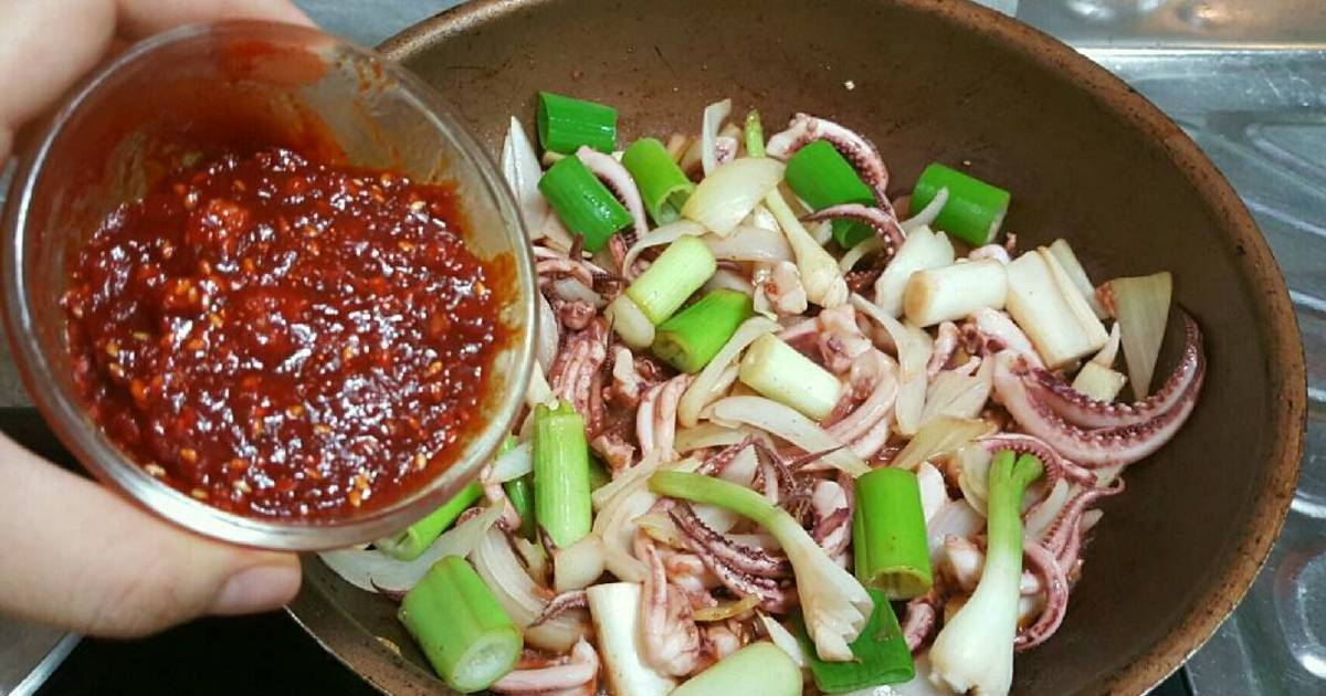 Râu mực xào cay 오징어 볶음