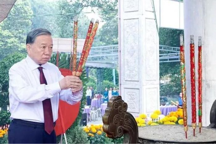 Tổng Bí thư, Chủ tịch nước Tô Lâm dâng hương tại Nghĩa trang liệt sĩ Tân Biên - Đài Phát thanh và truyền hình Hà Nội